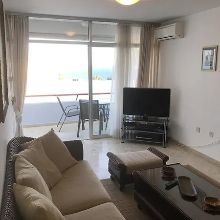 Amathusia Beach Apartament *