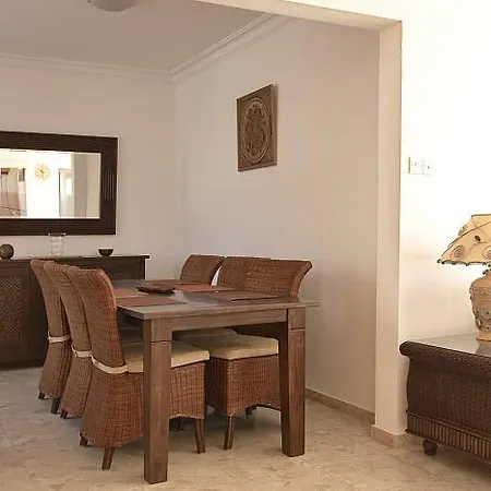 Amathusia Beach Daire *